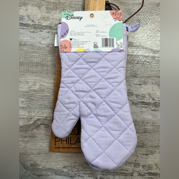 Disney “spring is here” oven mitt - Picture 4 of 4